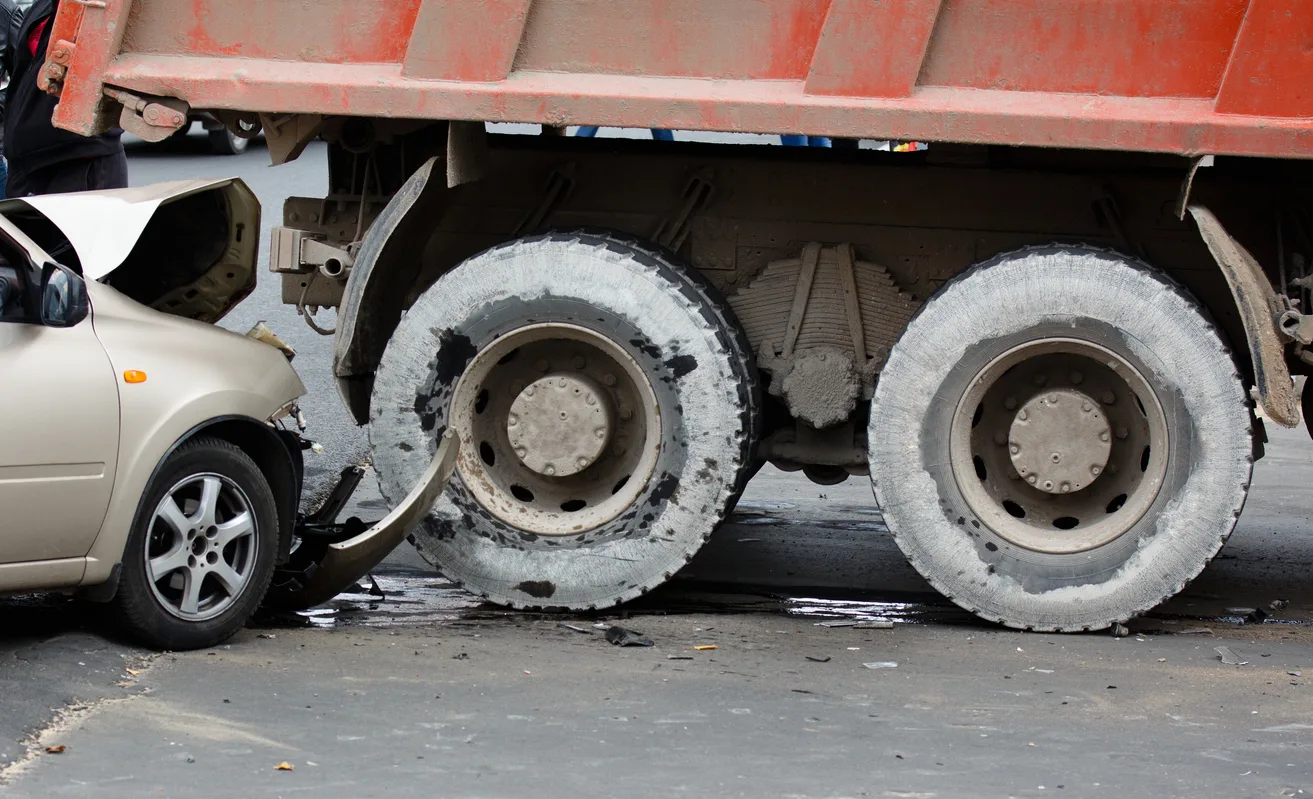 Do I Need To File a Police Report After a Houston Truck Accident? 